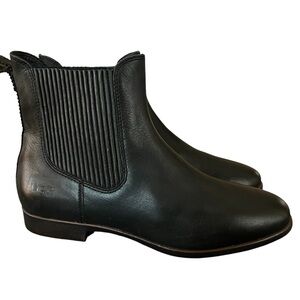 UGG Australia Jo Chelsea Boots Leather Ankle Bootie Black Size 6 SN 1005930 EUC